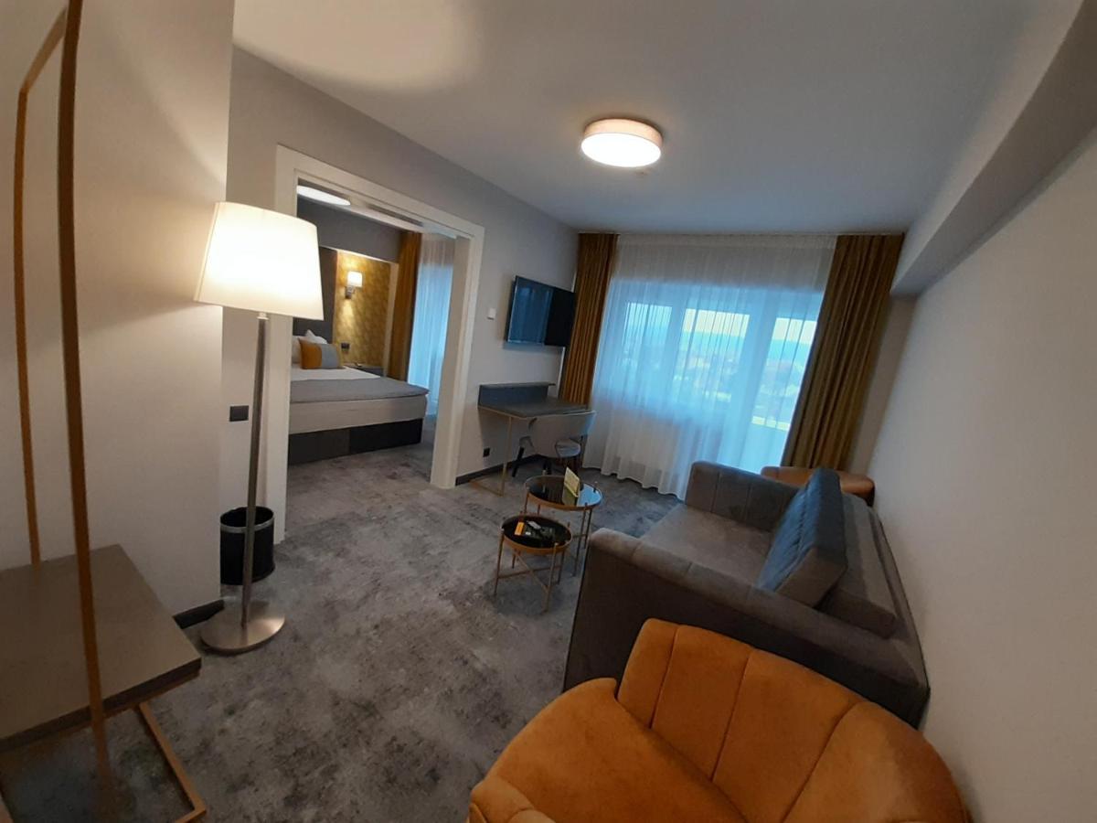 Hotel Univers Kaloşvar Dış mekan fotoğraf
