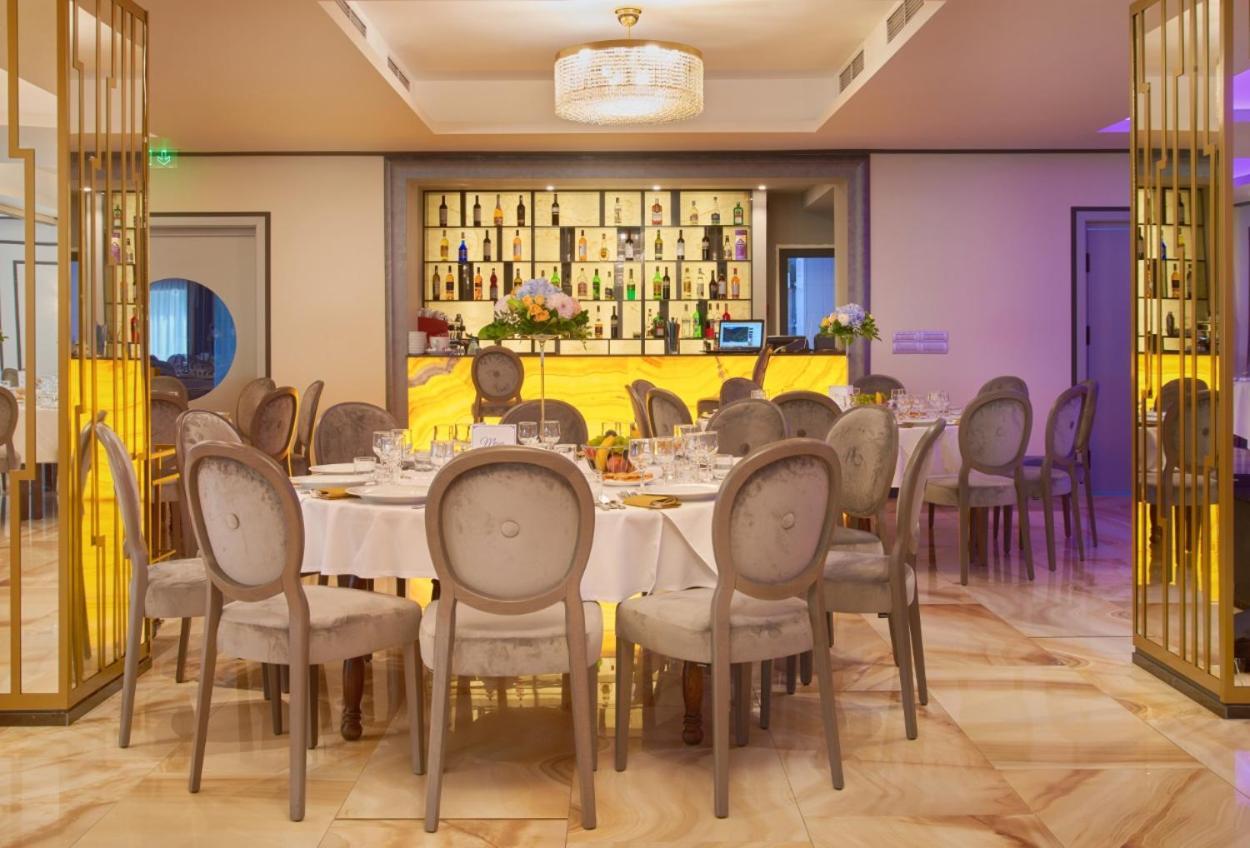 Hotel Univers Kaloşvar Dış mekan fotoğraf