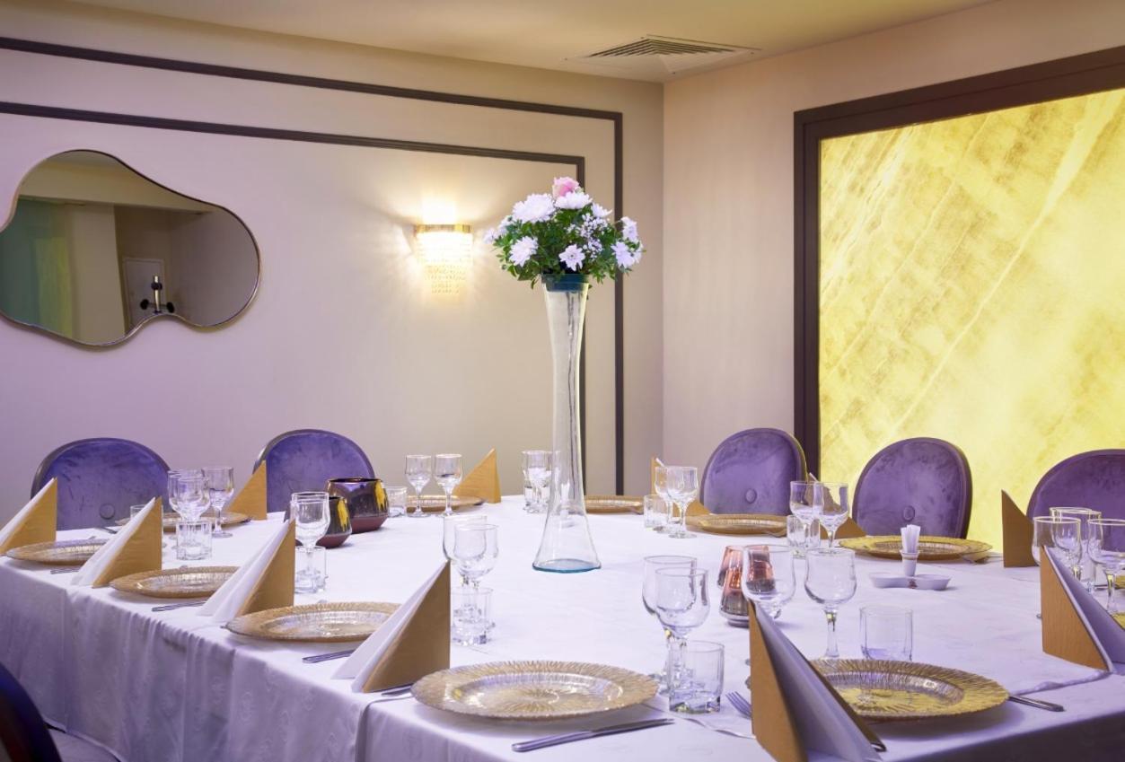Hotel Univers Kaloşvar Dış mekan fotoğraf