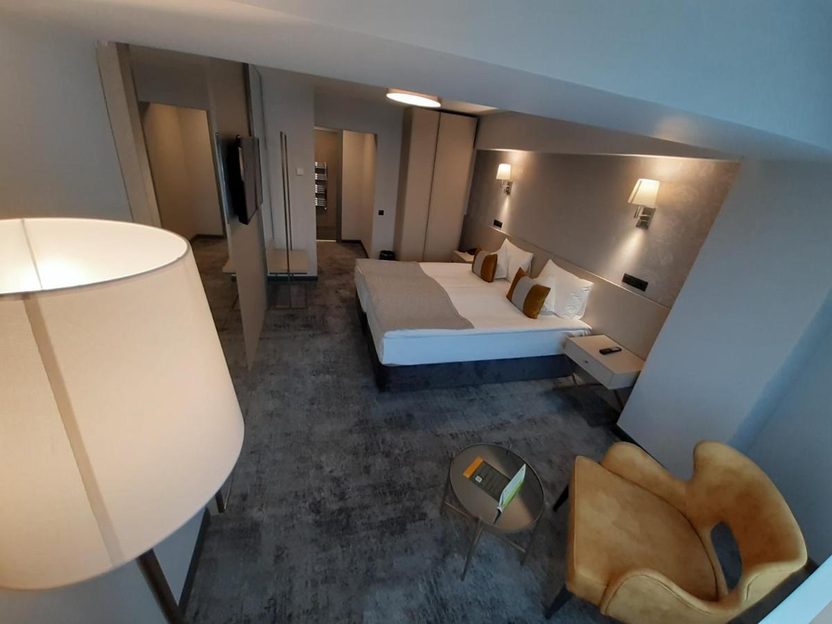 Hotel Univers Kaloşvar Dış mekan fotoğraf