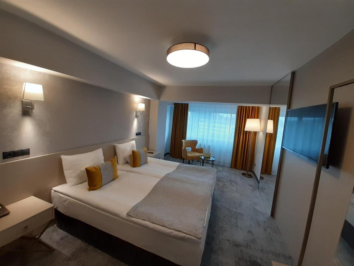 Hotel Univers Kaloşvar Dış mekan fotoğraf