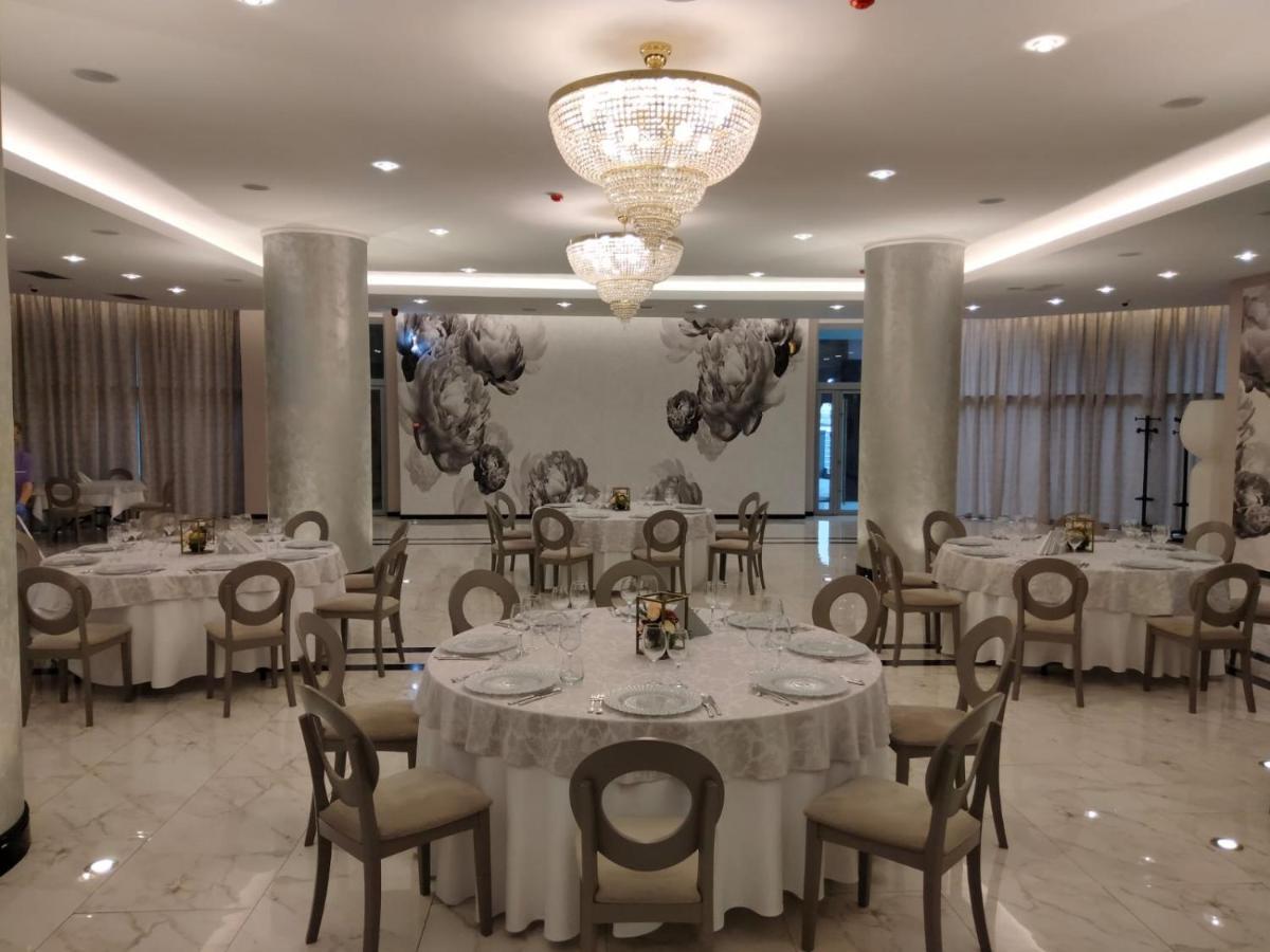 Hotel Univers Kaloşvar Dış mekan fotoğraf