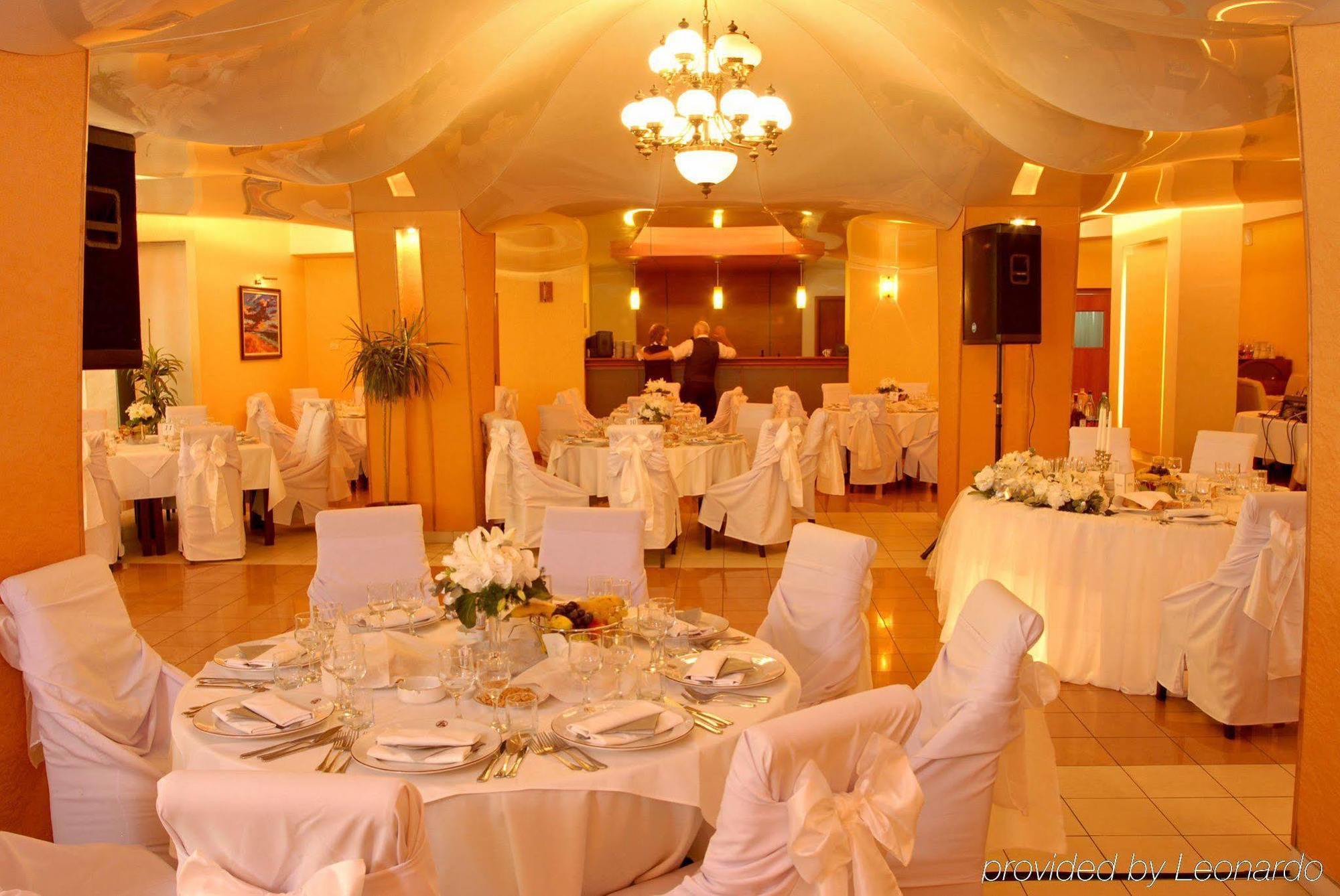 Hotel Univers Kaloşvar Restoran fotoğraf